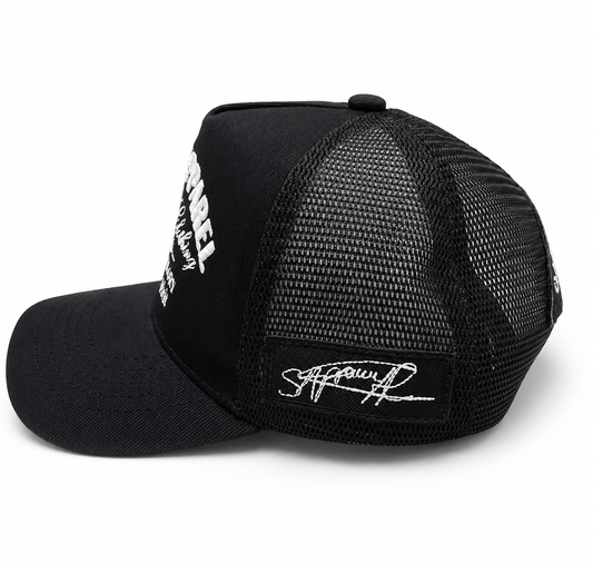 Signature trucker cap black